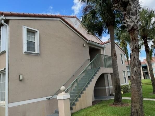 For Rent: $2,700 (3 beds, 2 baths, 1227 Square Feet)