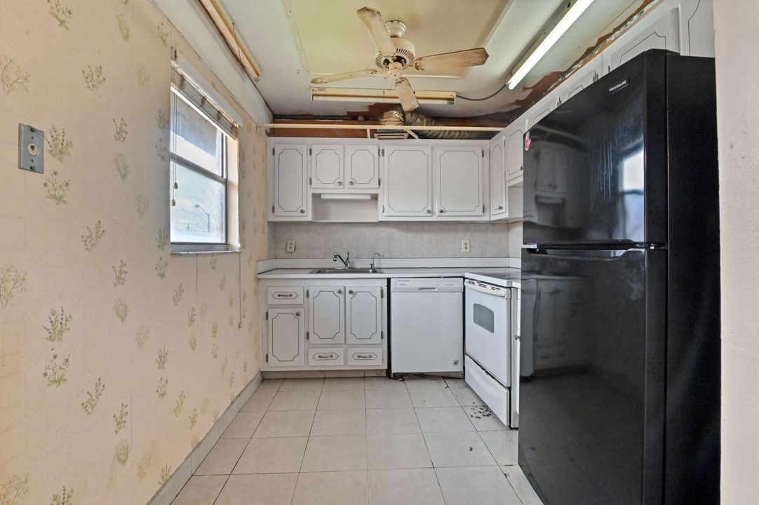 For Sale: $110,000 (2 beds, 2 baths, 883 Square Feet)