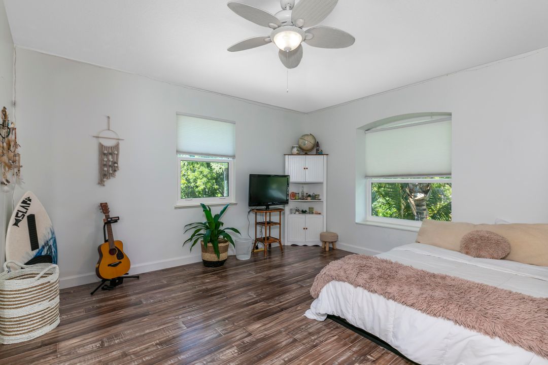 Active With Contract: $950,000 (3 beds, 2 baths, 2164 Square Feet)