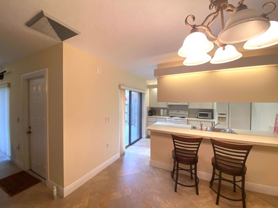 For Sale: $449,000 (2 beds, 2 baths, 1236 Square Feet)