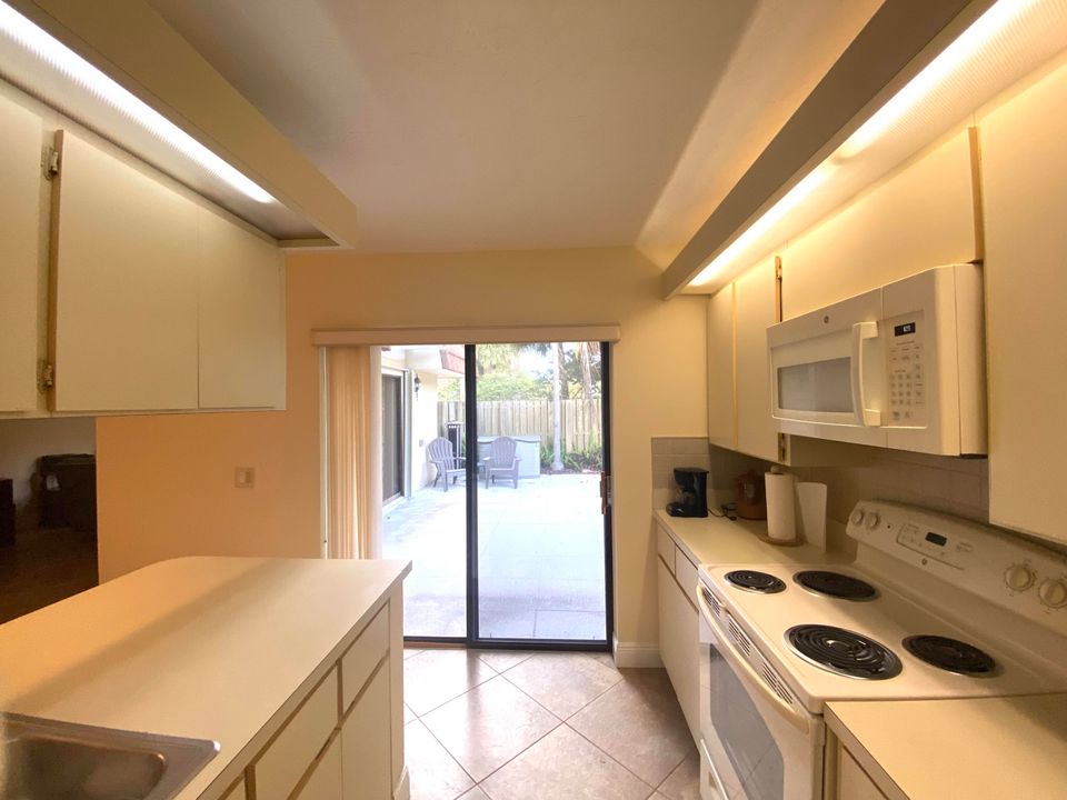 For Sale: $449,000 (2 beds, 2 baths, 1236 Square Feet)