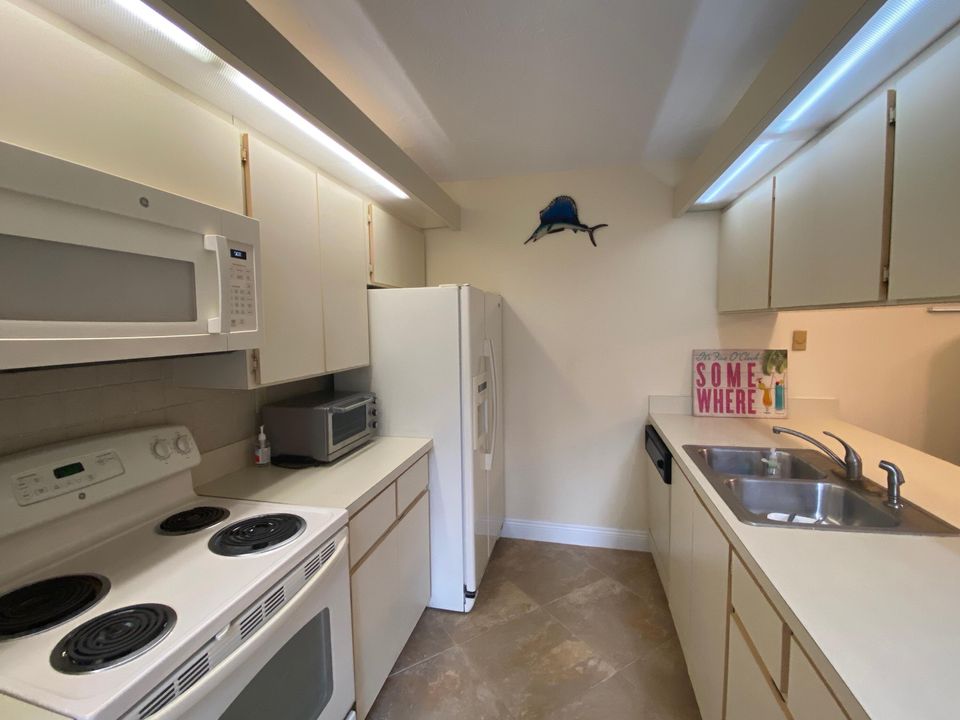 For Sale: $449,000 (2 beds, 2 baths, 1236 Square Feet)