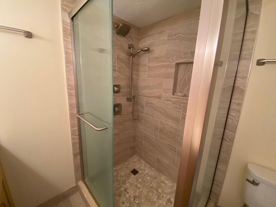 For Sale: $449,000 (2 beds, 2 baths, 1236 Square Feet)