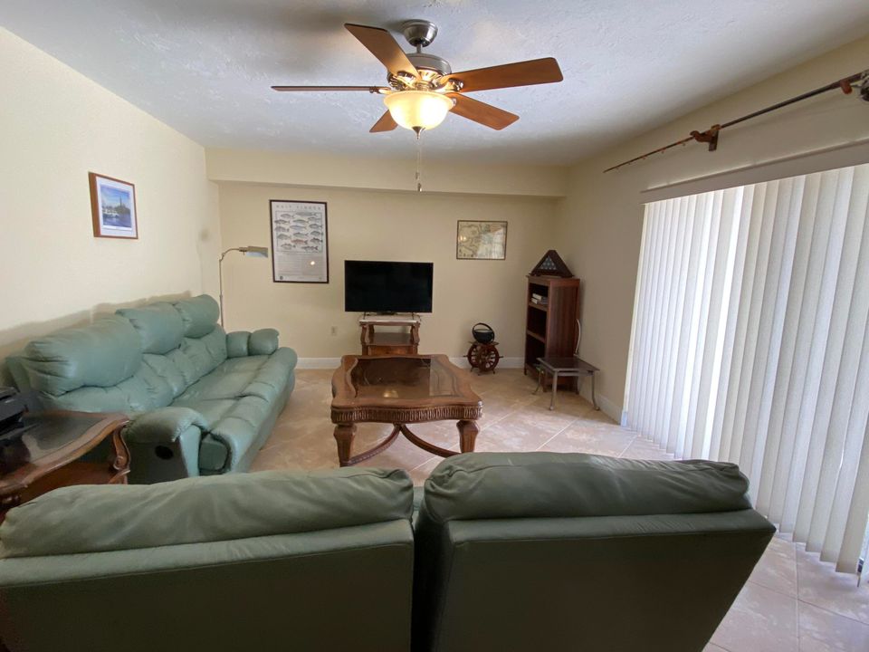 For Sale: $449,000 (2 beds, 2 baths, 1236 Square Feet)