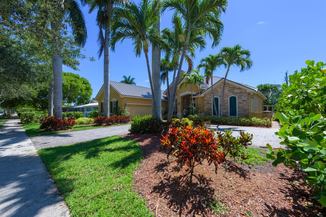 For Sale: $1,600,000 (4 beds, 3 baths, 2740 Square Feet)