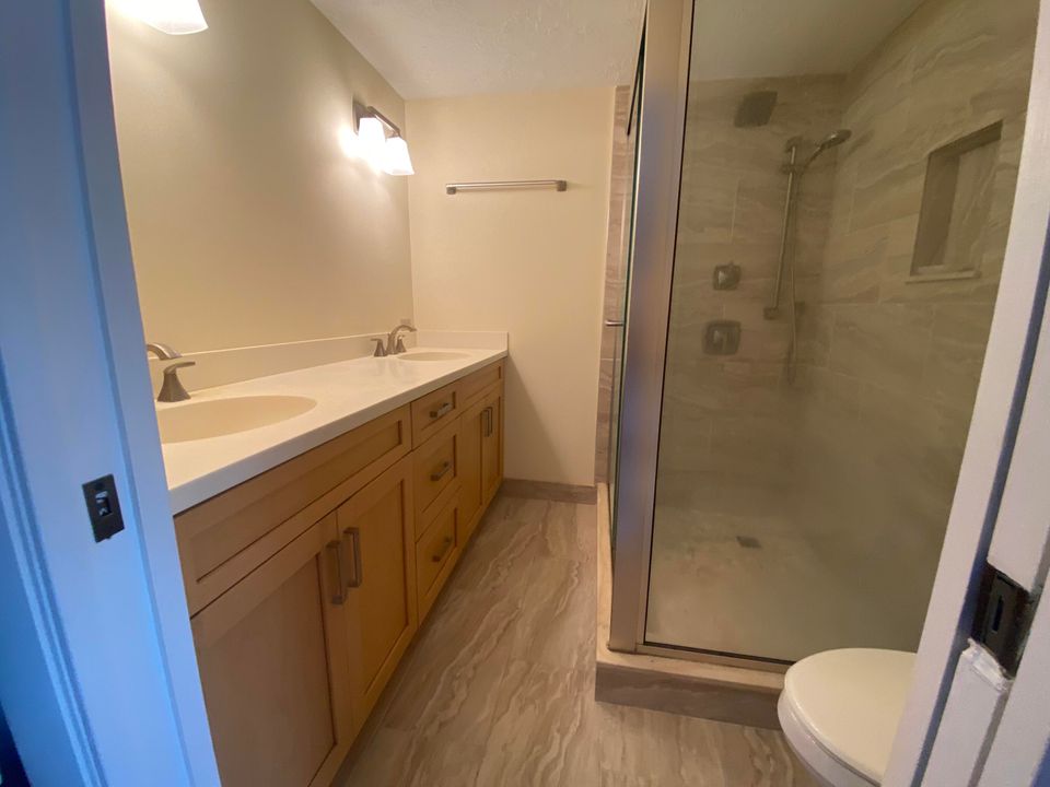 For Sale: $449,000 (2 beds, 2 baths, 1236 Square Feet)