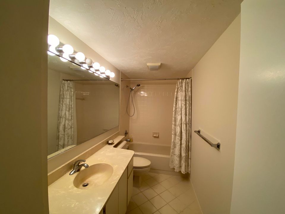 For Sale: $449,000 (2 beds, 2 baths, 1236 Square Feet)