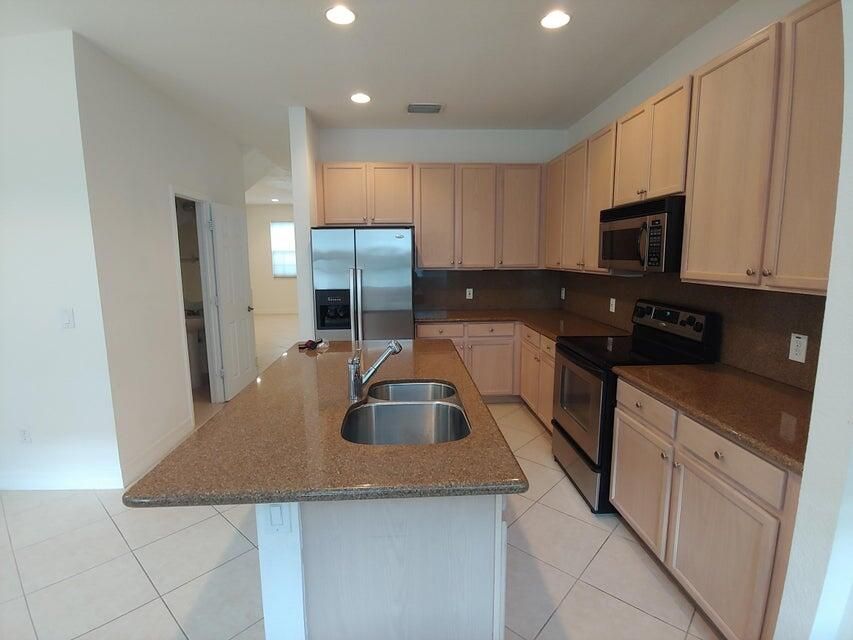 For Sale: $480,500 (3 beds, 2 baths, 1876 Square Feet)