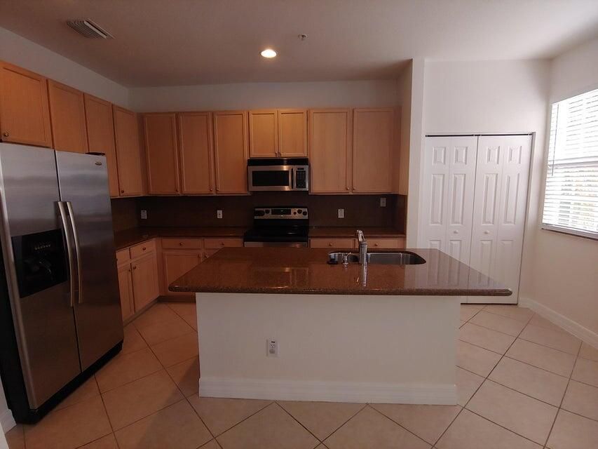 For Sale: $480,500 (3 beds, 2 baths, 1876 Square Feet)