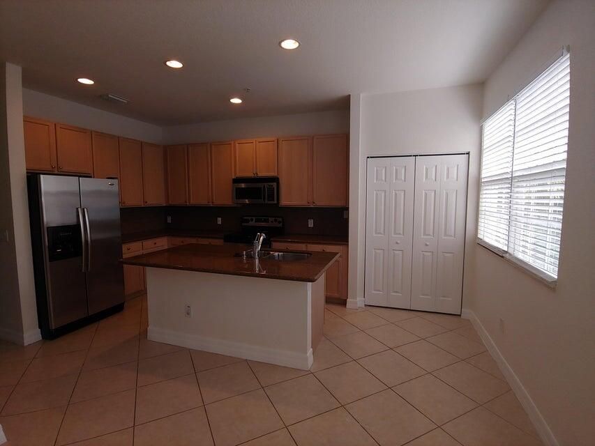 For Sale: $480,500 (3 beds, 2 baths, 1876 Square Feet)