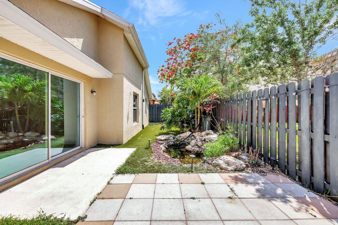 Active With Contract: $339,900 (4 beds, 2 baths, 1774 Square Feet)