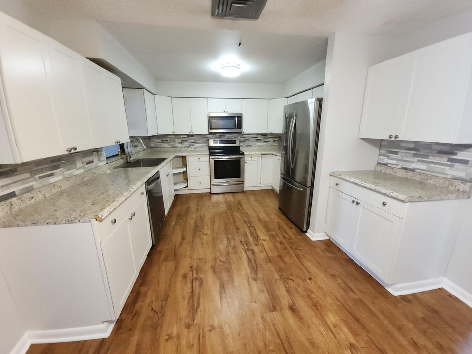 For Rent: $2,350 (3 beds, 2 baths, 1794 Square Feet)