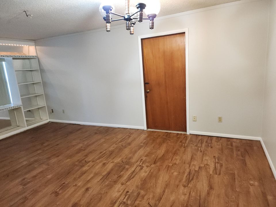 For Rent: $2,400 (3 beds, 2 baths, 1794 Square Feet)