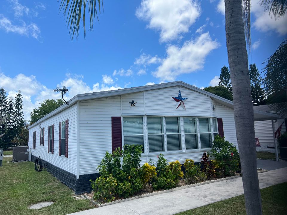 Active With Contract: $199,000 (2 beds, 2 baths, 1840 Square Feet)