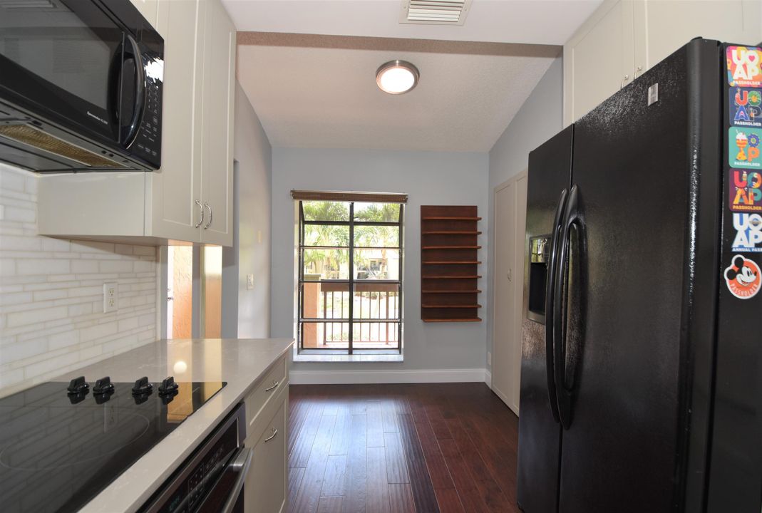 For Sale: $320,000 (2 beds, 2 baths, 1296 Square Feet)