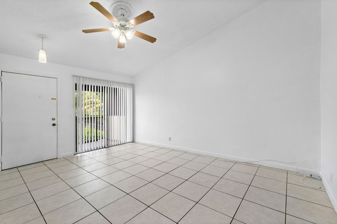 For Sale: $225,000 (2 beds, 1 baths, 862 Square Feet)