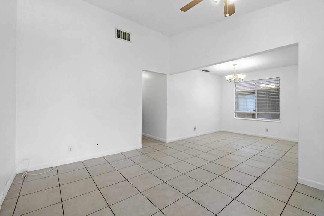 For Sale: $225,000 (2 beds, 1 baths, 862 Square Feet)