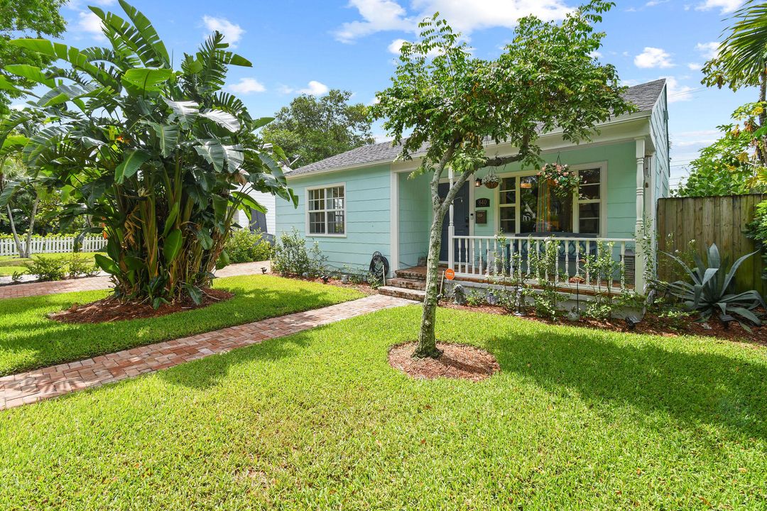 For Sale: $642,500 (2 beds, 1 baths, 865 Square Feet)