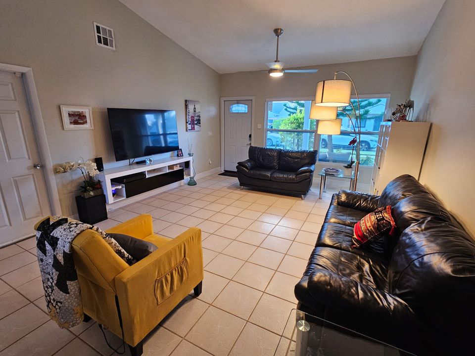 For Sale: $435,000 (3 beds, 2 baths, 1335 Square Feet)