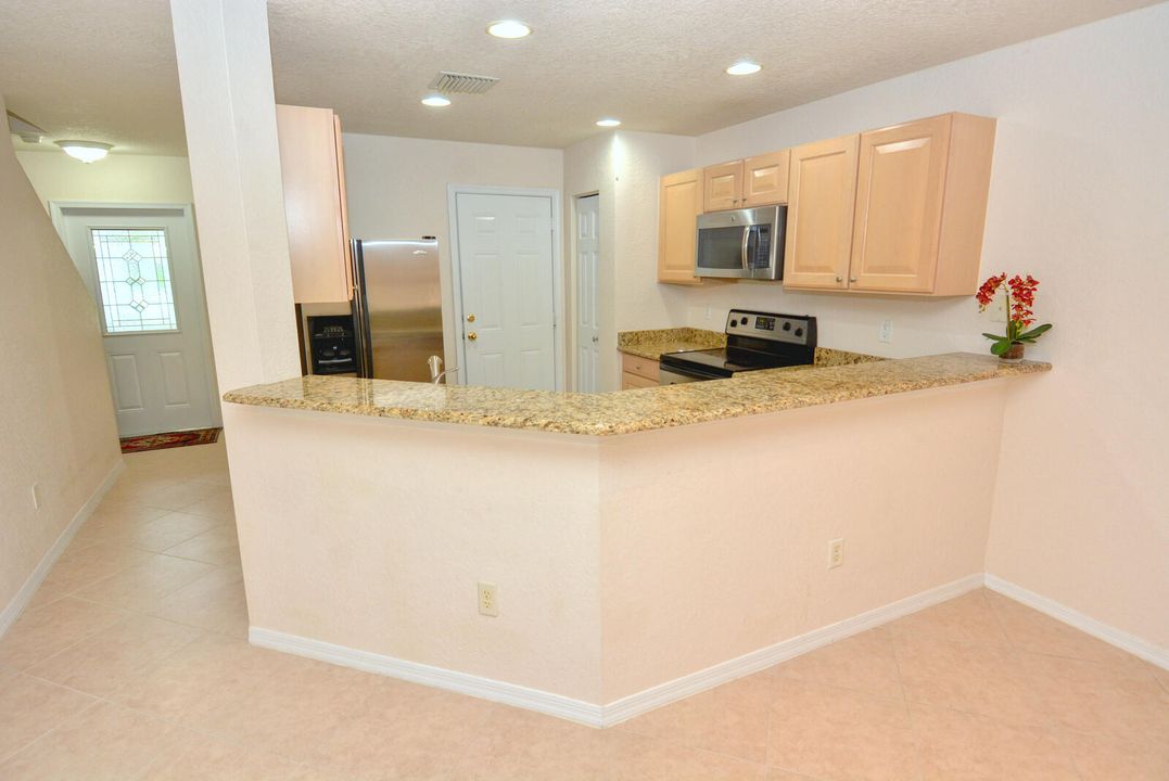 For Rent: $2,400 (2 beds, 2 baths, 1280 Square Feet)