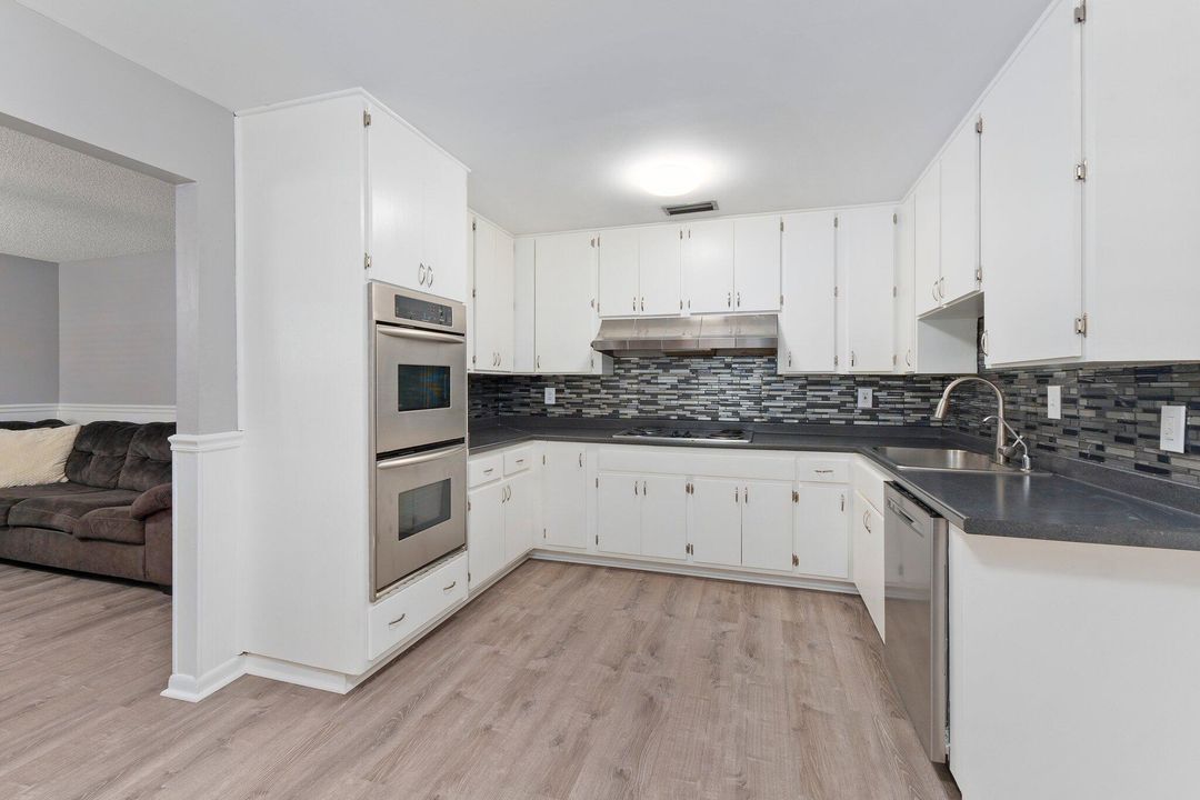 For Sale: $305,000 (3 beds, 2 baths, 1202 Square Feet)
