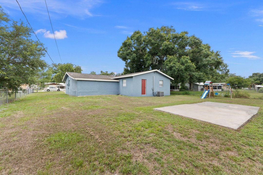 For Sale: $305,000 (3 beds, 2 baths, 1202 Square Feet)