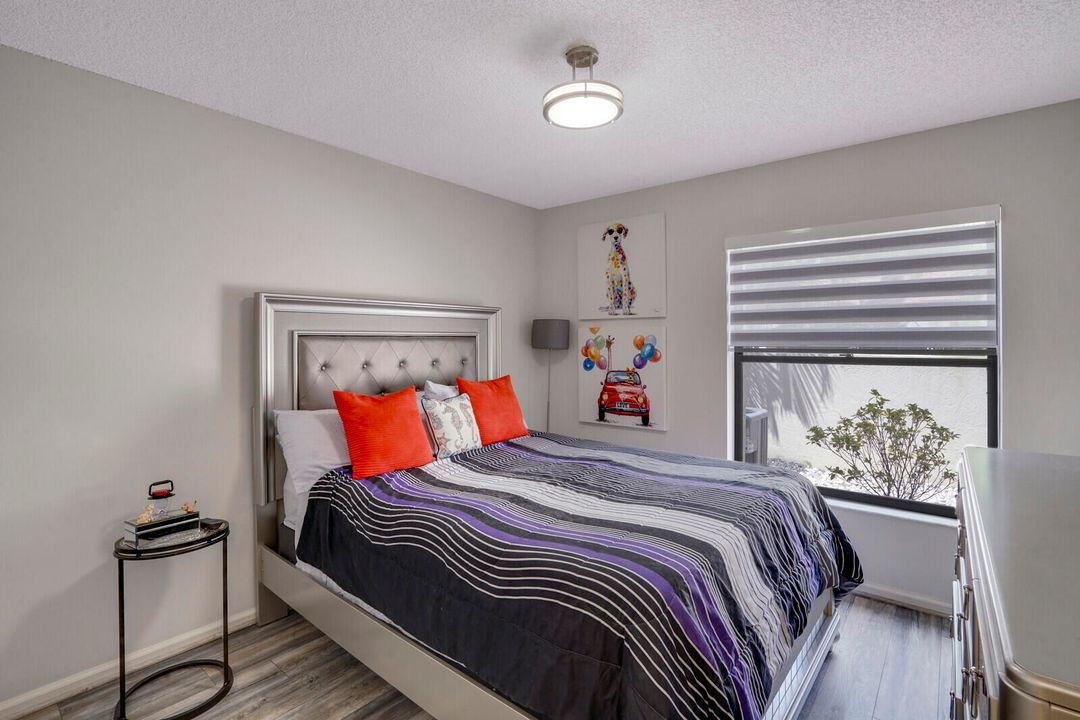 For Sale: $325,000 (2 beds, 2 baths, 1092 Square Feet)