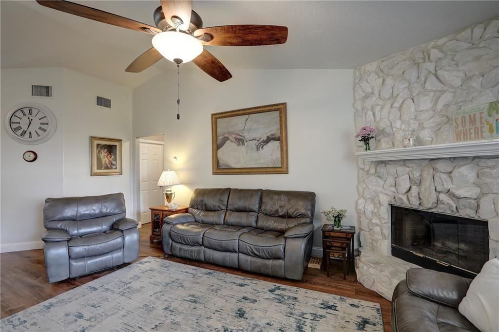 For Sale: $369,900 (3 beds, 2 baths, 1543 Square Feet)