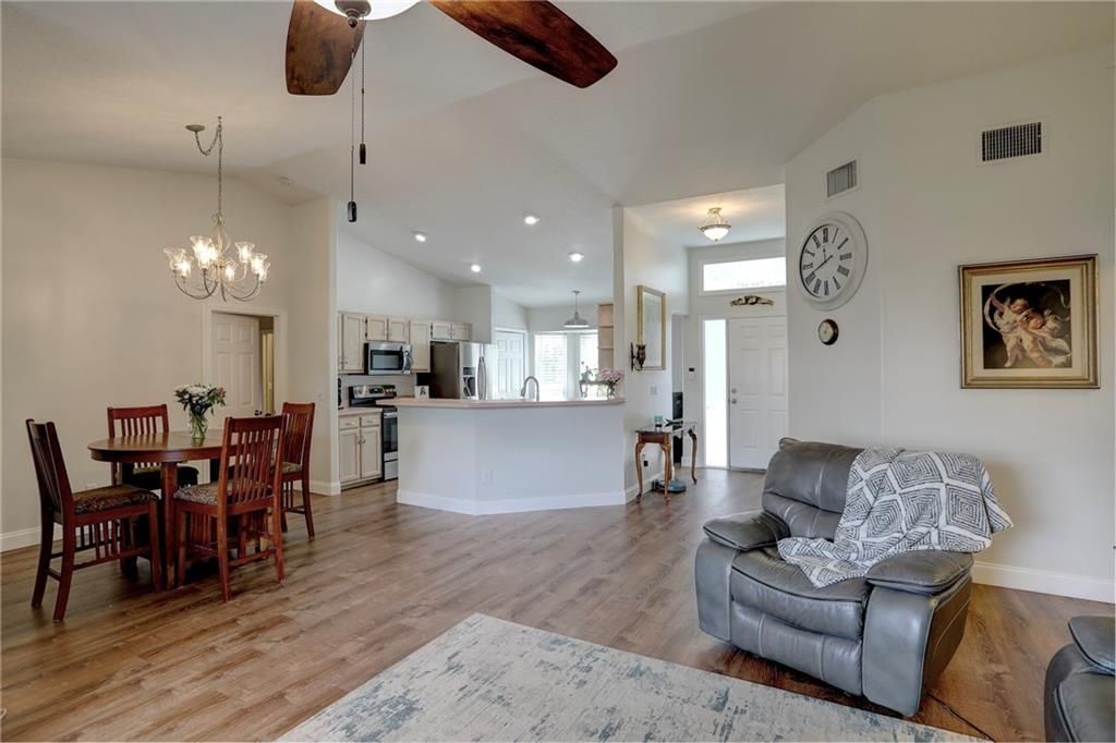 For Sale: $369,900 (3 beds, 2 baths, 1543 Square Feet)