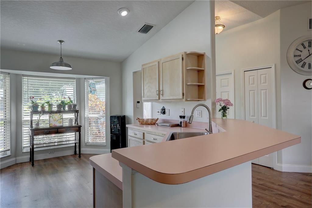 For Sale: $369,900 (3 beds, 2 baths, 1543 Square Feet)