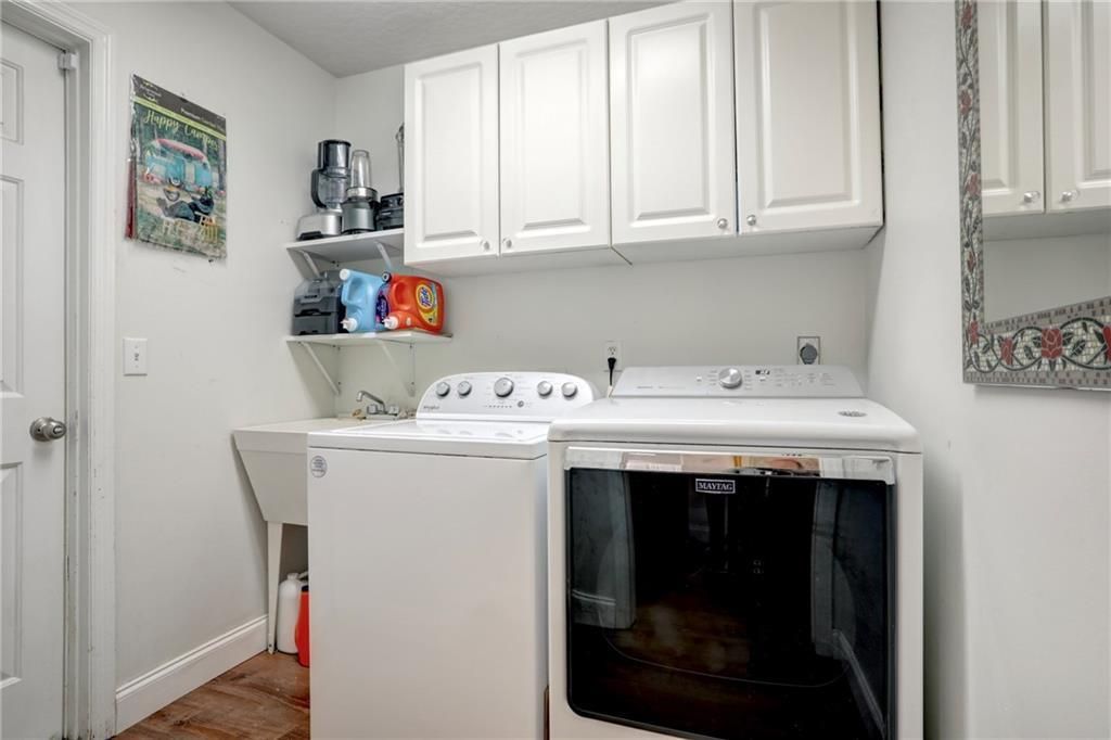 For Sale: $369,900 (3 beds, 2 baths, 1543 Square Feet)