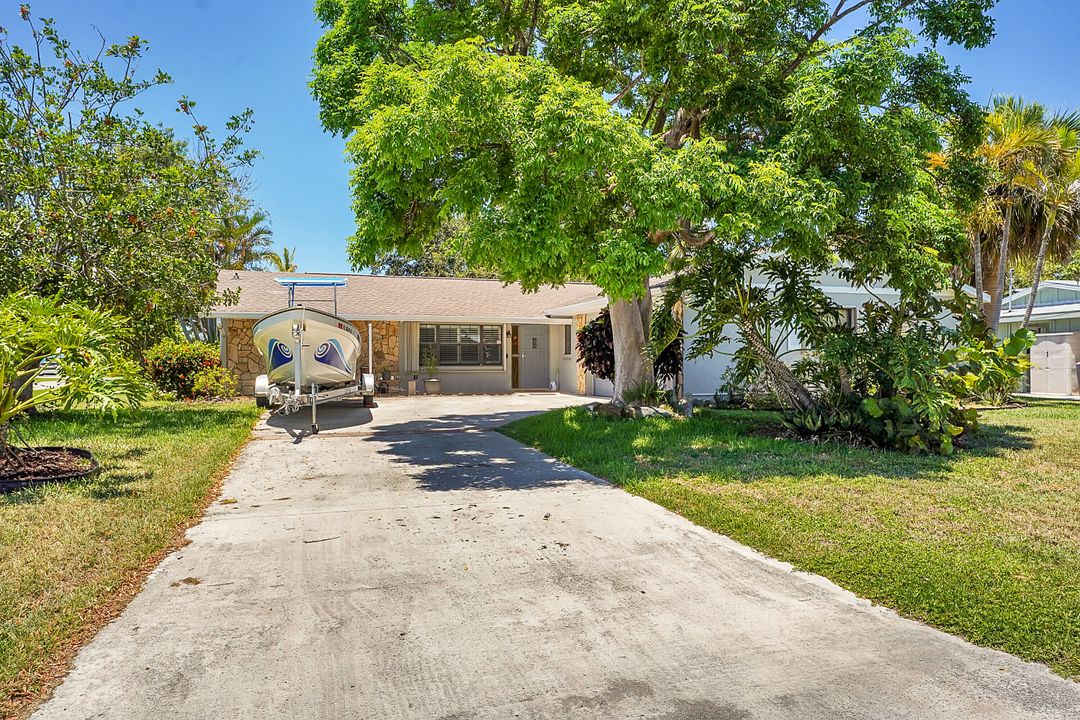 For Sale: $675,000 (3 beds, 2 baths, 1951 Square Feet)