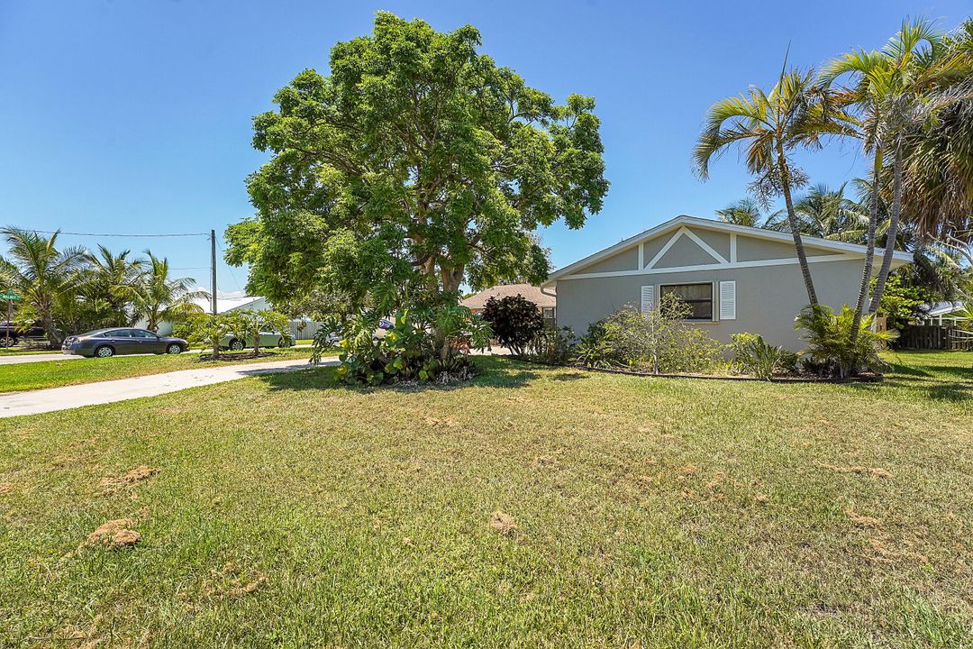 For Sale: $675,000 (3 beds, 2 baths, 1951 Square Feet)