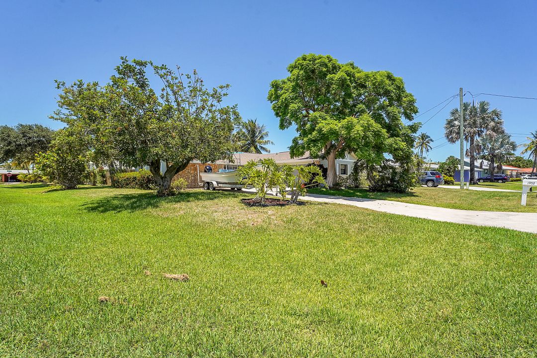 For Sale: $699,000 (3 beds, 2 baths, 1951 Square Feet)