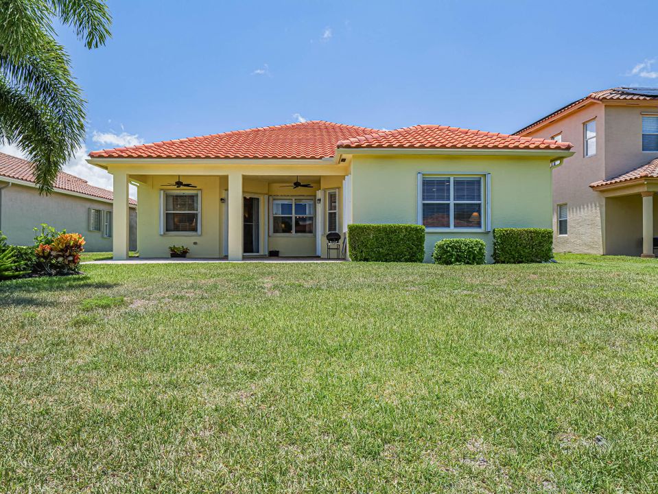 For Sale: $485,000 (4 beds, 3 baths, 2432 Square Feet)