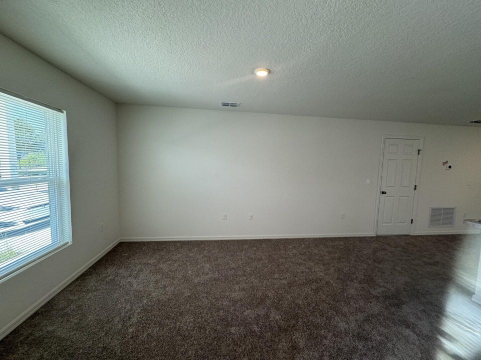 For Rent: $2,500 (3 beds, 2 baths, 1243 Square Feet)