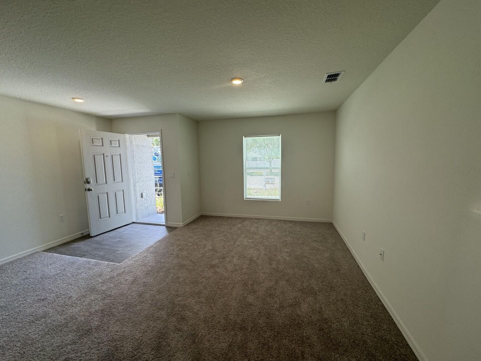 For Rent: $2,500 (3 beds, 2 baths, 1243 Square Feet)