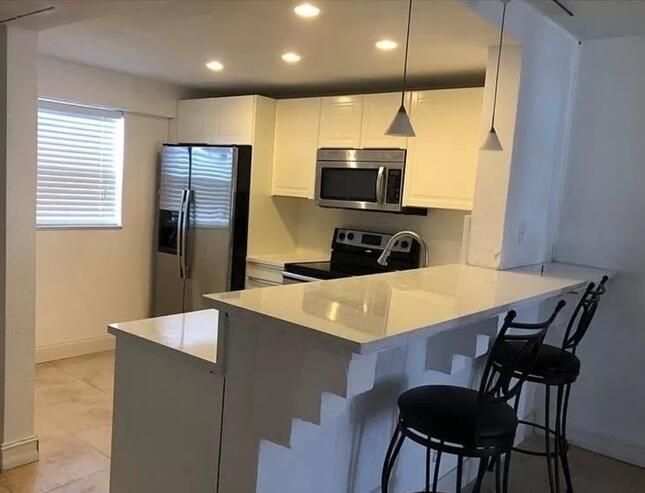 For Rent: $1,095 (1 beds, 1 baths, 1200 Square Feet)