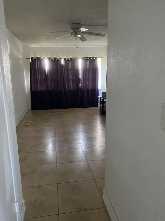 For Rent: $1,095 (1 beds, 1 baths, 1200 Square Feet)