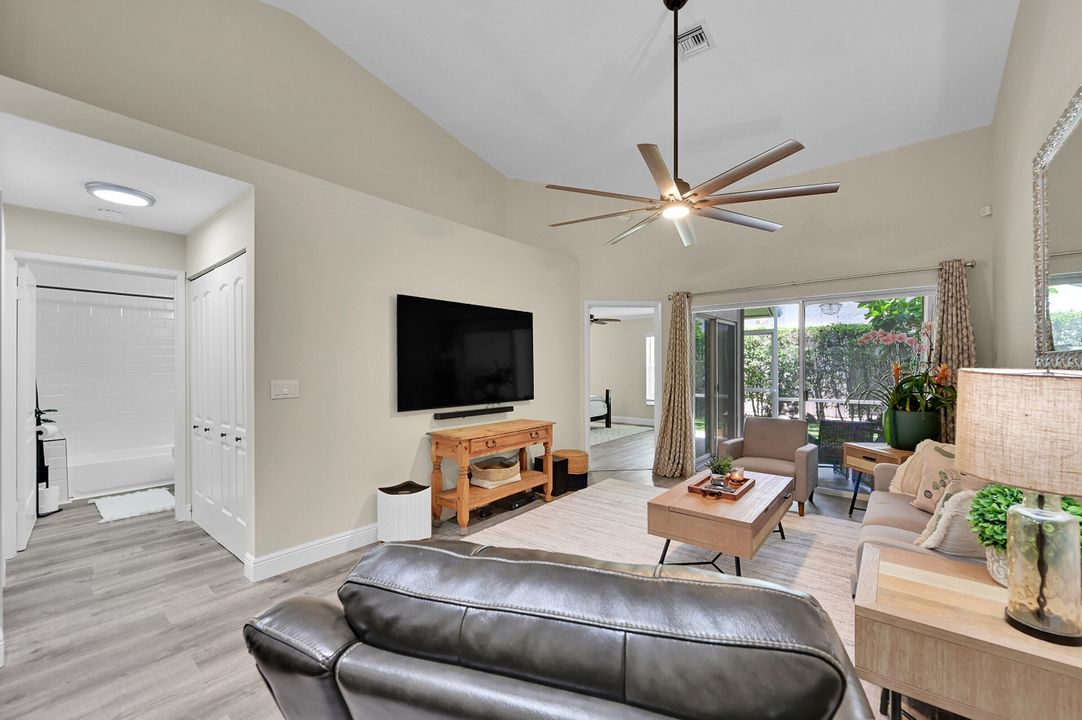 Active With Contract: $384,900 (2 beds, 2 baths, 1175 Square Feet)