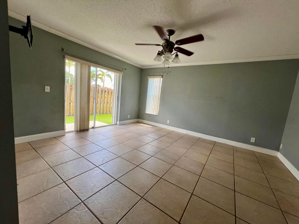 Active With Contract: $3,000 (3 beds, 2 baths, 1589 Square Feet)