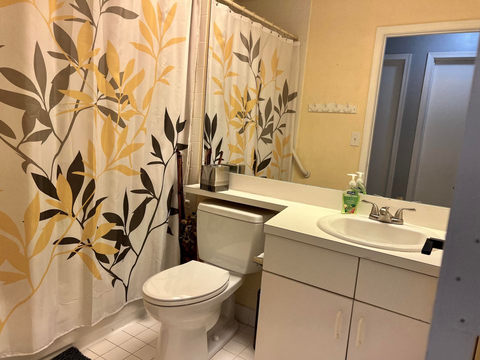 Active With Contract: $3,000 (3 beds, 2 baths, 1589 Square Feet)