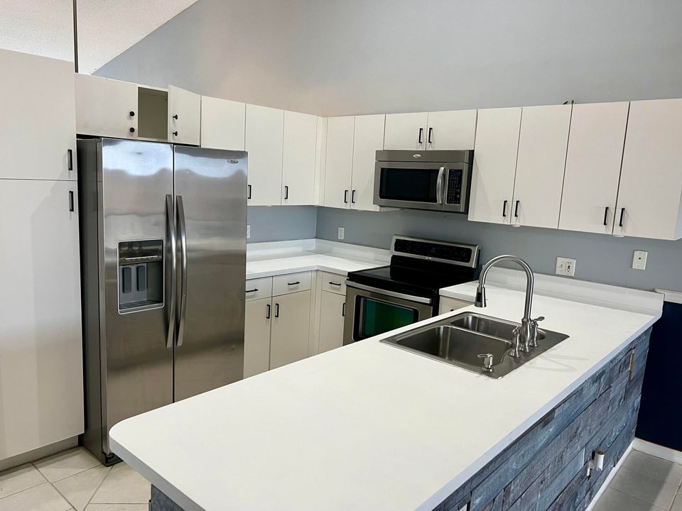 Active With Contract: $3,000 (3 beds, 2 baths, 1589 Square Feet)