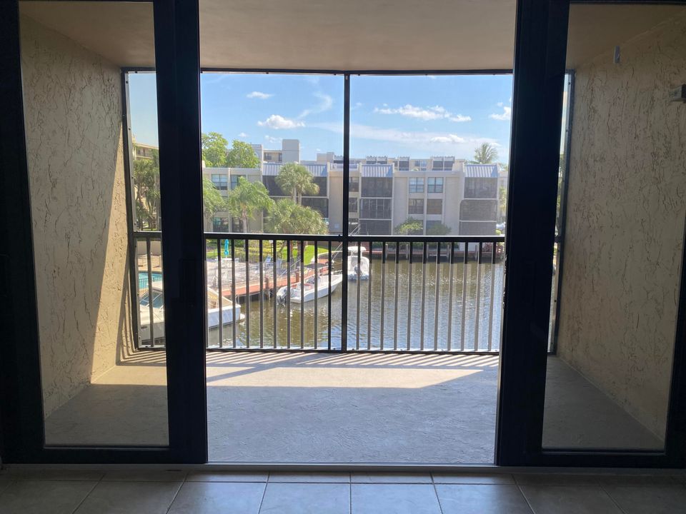 Active With Contract: $2,500 (2 beds, 2 baths, 1095 Square Feet)