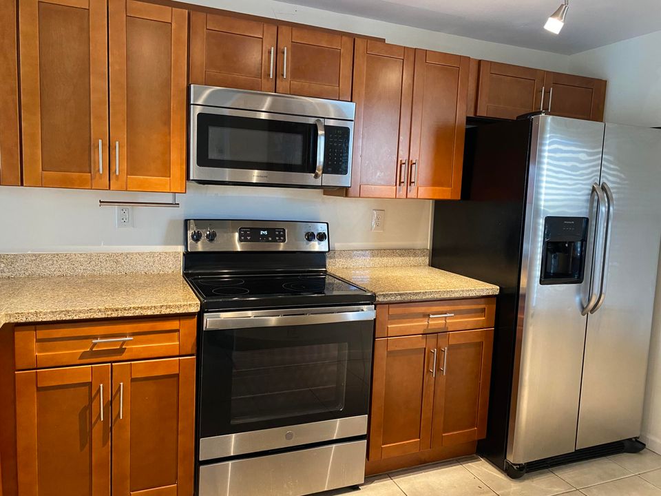 Active With Contract: $2,500 (2 beds, 2 baths, 1095 Square Feet)