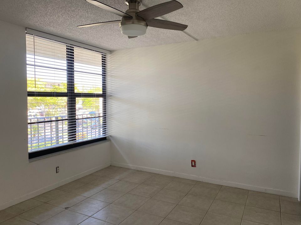 Active With Contract: $2,500 (2 beds, 2 baths, 1095 Square Feet)