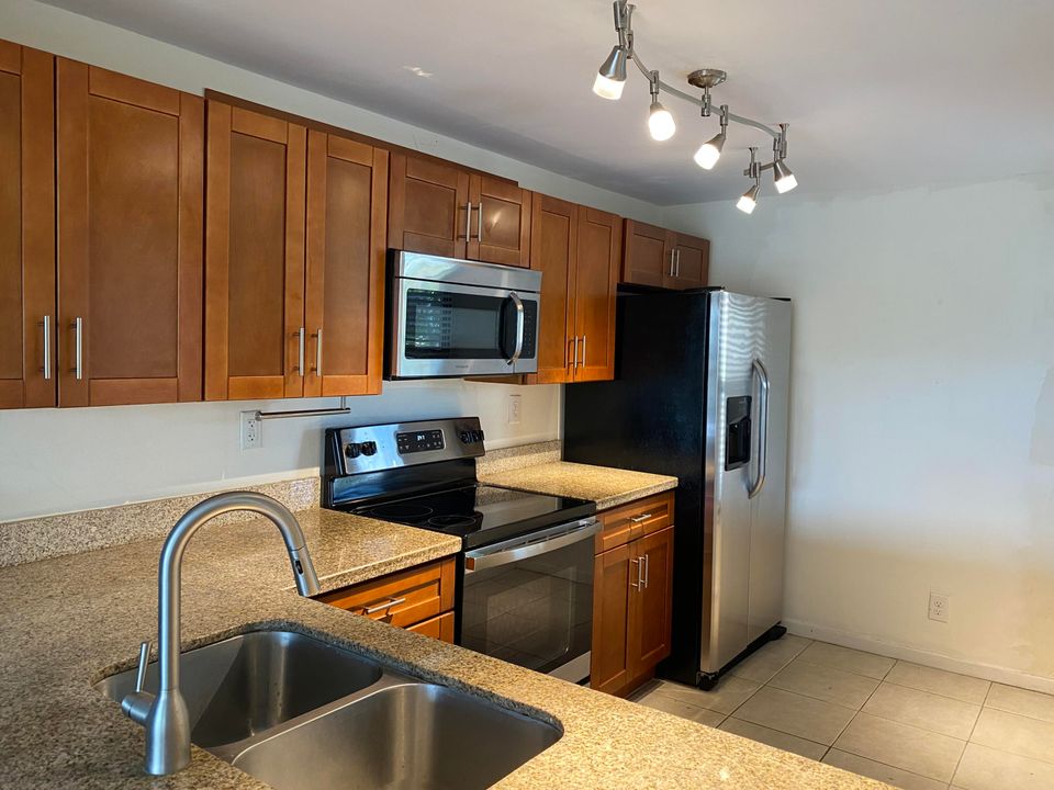 Active With Contract: $2,500 (2 beds, 2 baths, 1095 Square Feet)