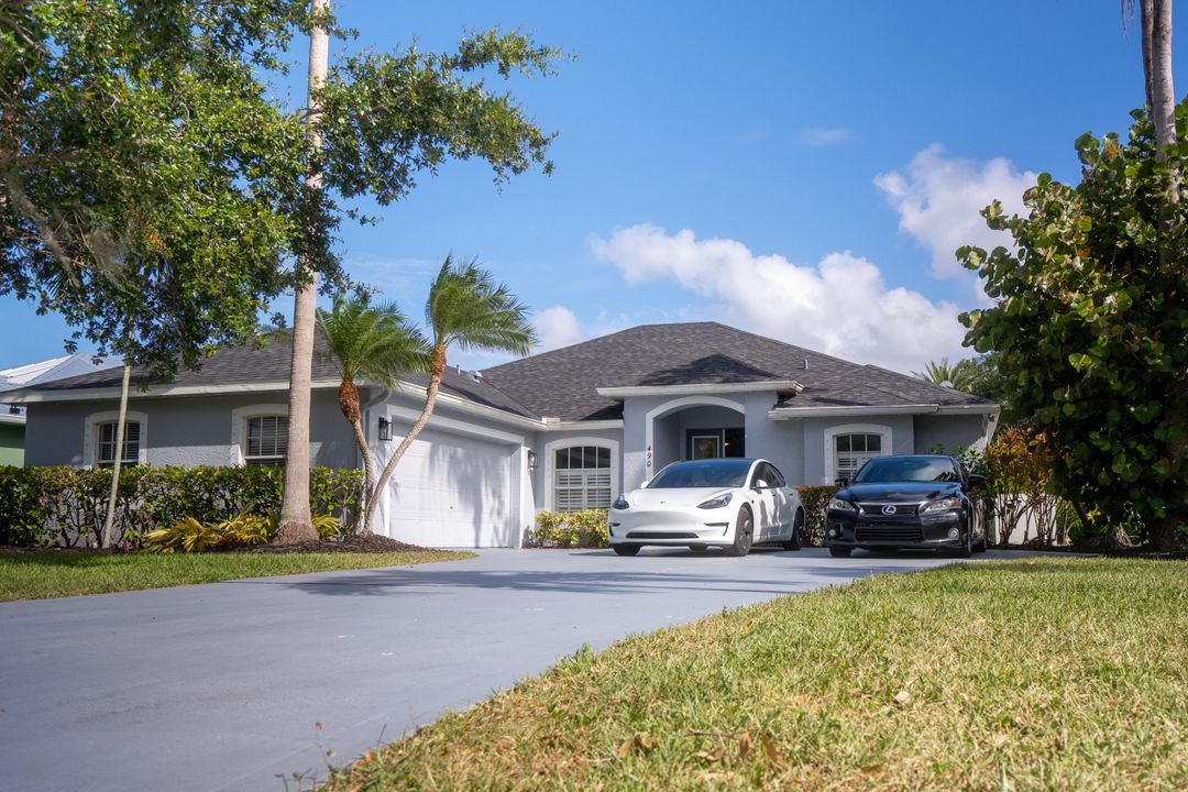 For Sale: $759,000 (4 beds, 2 baths, 2142 Square Feet)