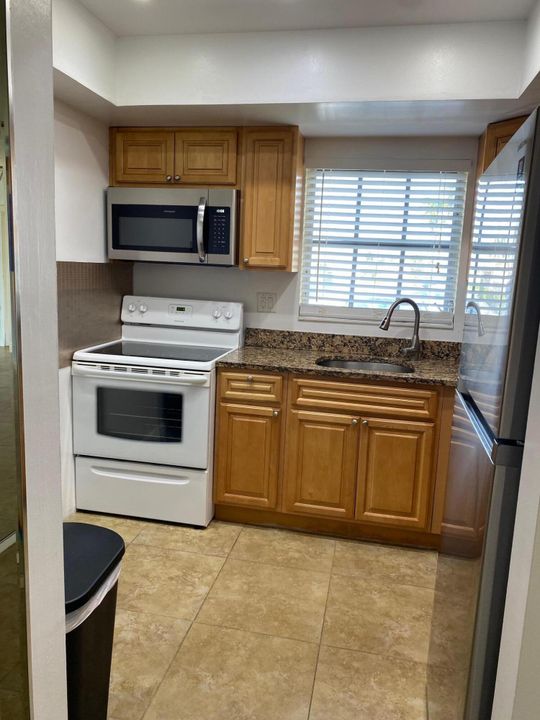 For Sale: $129,000 (1 beds, 1 baths, 612 Square Feet)