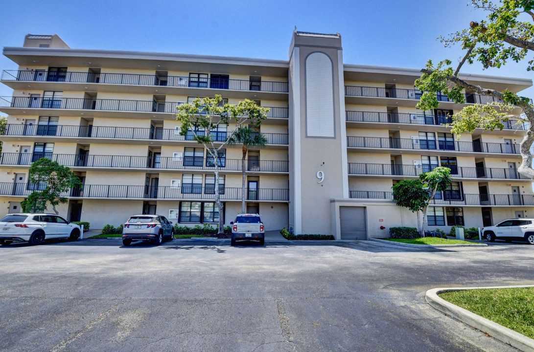 Active With Contract: $2,500 (2 beds, 2 baths, 1095 Square Feet)